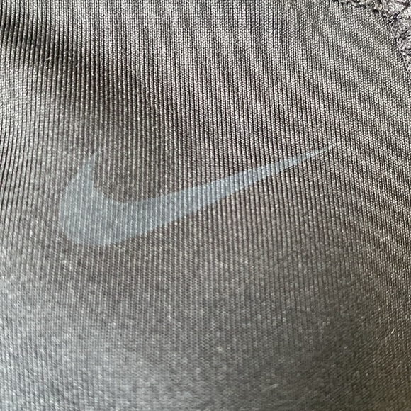 NIKE - Picture 2 of 5
